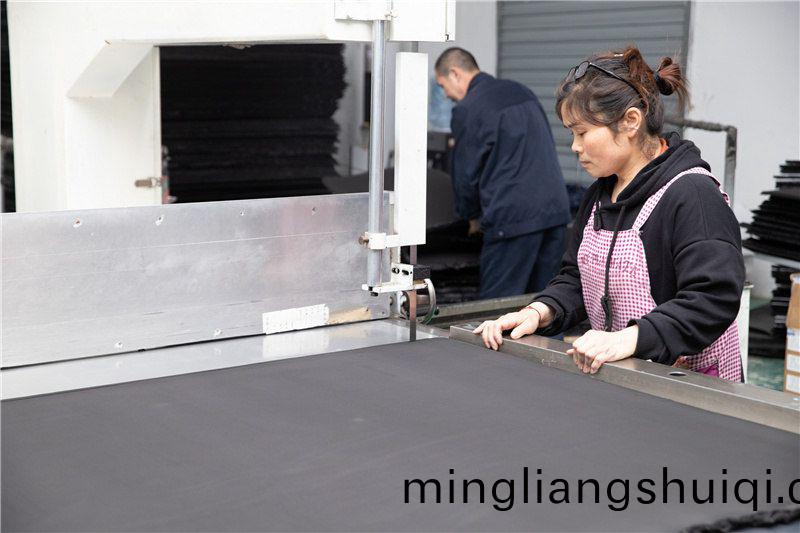 橡(xiang)塑(su) NB-70