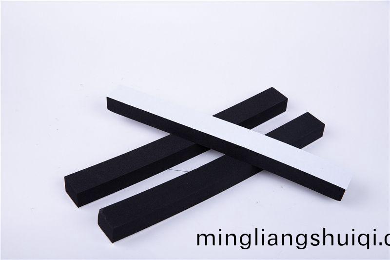 CR減震(zhen)保(bao)溫條